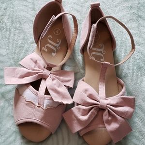 Girls size 4 light pink flats with bow